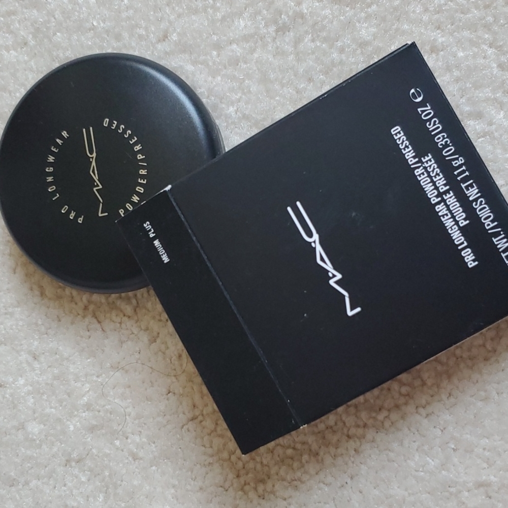 MAC Pro Longwear Powder in 'Medium Plus'